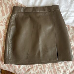 ARITZIA Wilfred Patio Mini Skirt in Taupe Brown Vegan Leather | Size 4